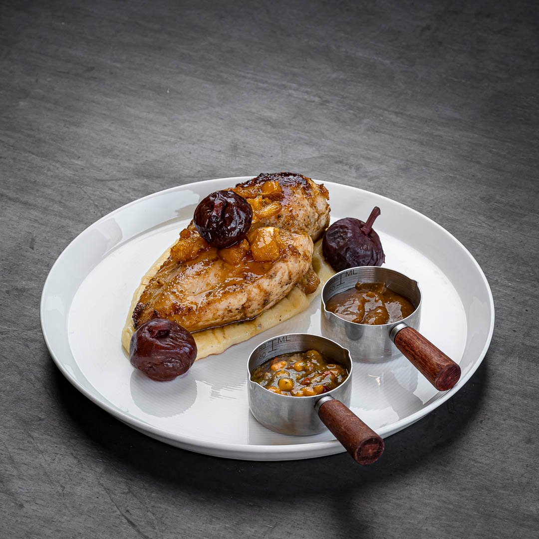 استاف چیکن با چاتنی آلو‌ و انبه